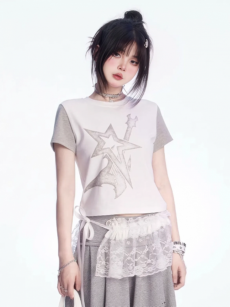 グレーのカラーブロックデザインY2KスタープリントTシャツとホワイト