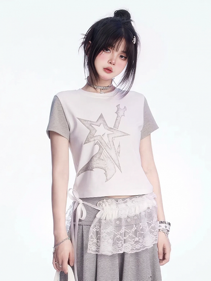 グレーのカラーブロックデザインY2KスタープリントTシャツとホワイト