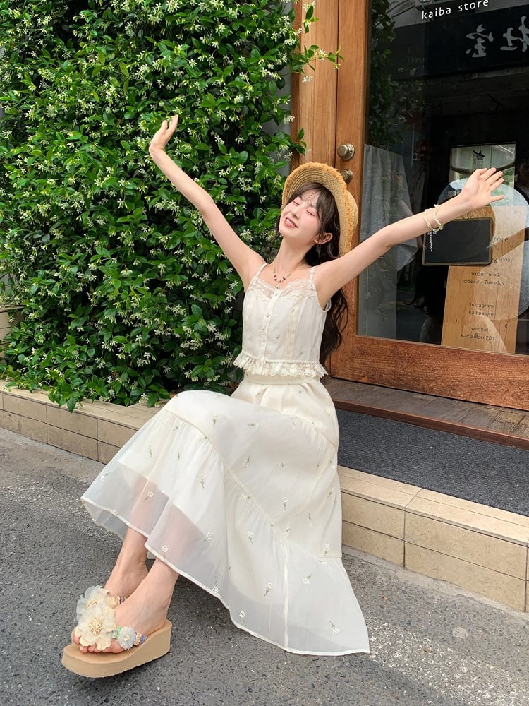 Kei Buttons ベージュ フローラル刺繍 レーストリム フローラル モリ キャミトップ