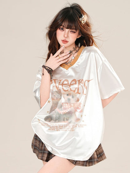 T-Shirt mit V-Ausschnitt und Print und Buchstaben, Katzenwelpe, Rosa/Beige