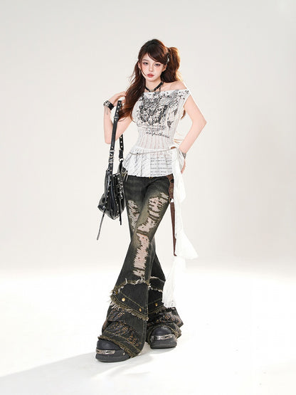 カットアウトウエストホール、バタフライプリント、カスケーディングフリル、ダメージ加工