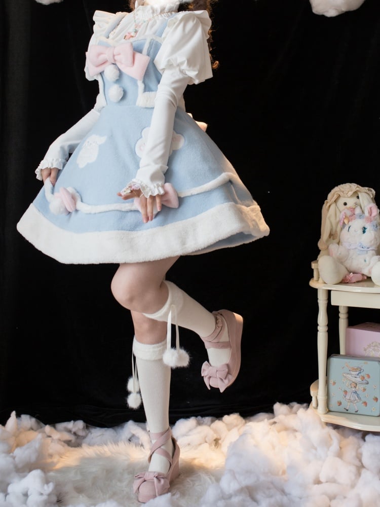 Blaues Winterkleid mit Pompom-Schleifen