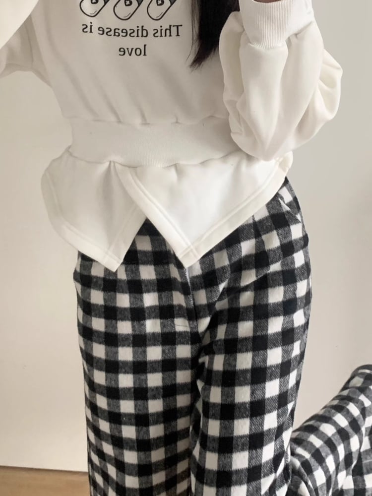 Hose mit schwarz-weißem Karomuster