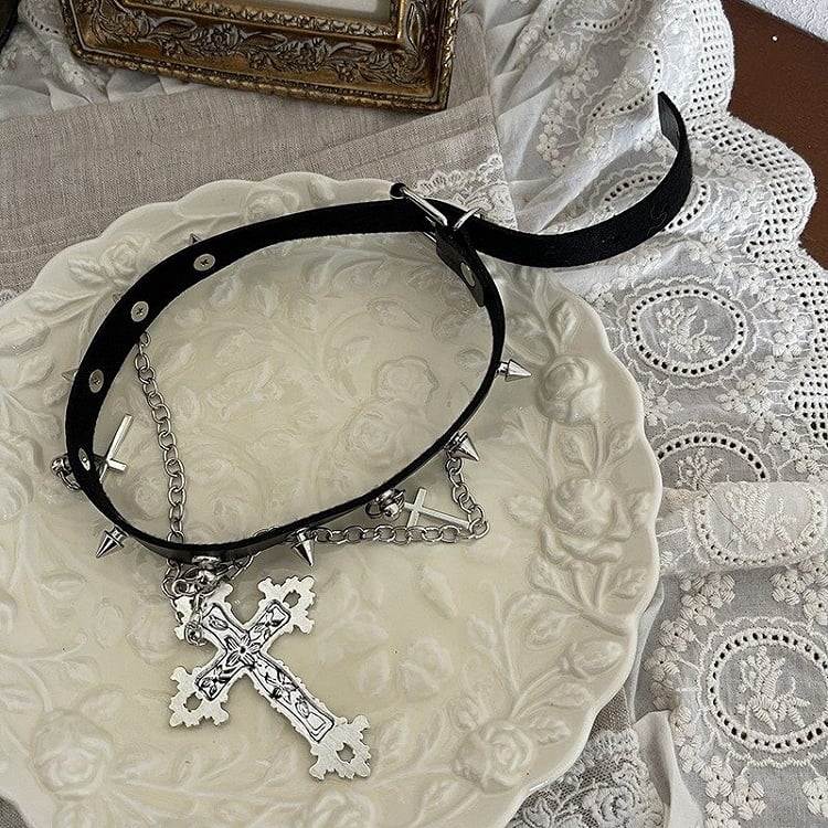 Garter Black Spiked Cross Thigh