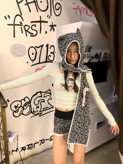 Retro Devil Trim Horn with Lace Star Pattern Scarf