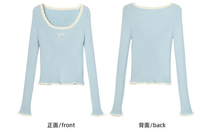 Blaues, schmal geschnittenes Strickoberteil mit Rundhalsausschnitt und Schleifendetails