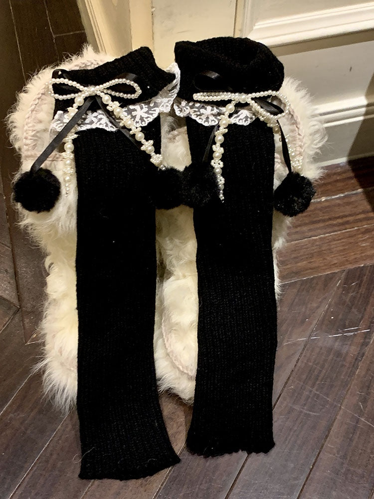 ブラック/カーキ/ミルクホワイトの蝶結びレーストリムレッグウォーマー（ポンポン付き）