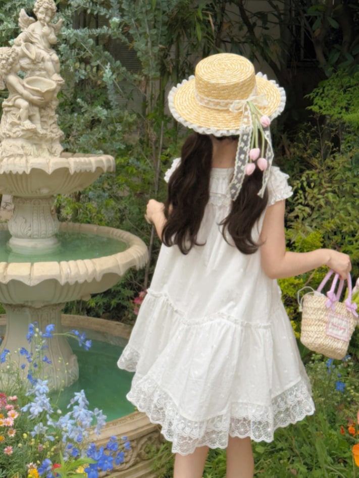 Weißes Mori Kei-Kleid mit Blumenstickerei und Spitzenbesatz