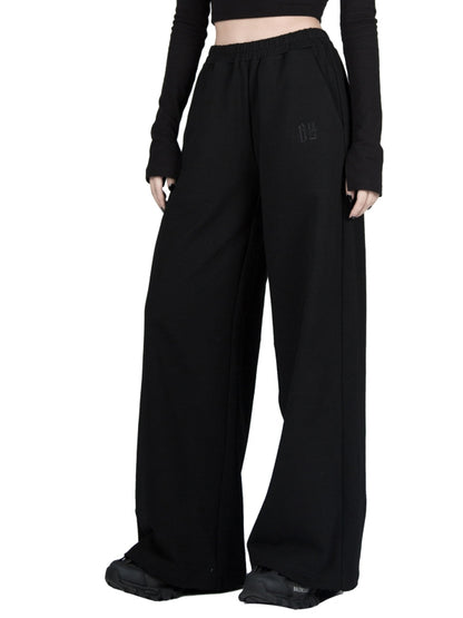 Schwarze, lockere Jogginghose mit weitem Bein und Schlupfdesign