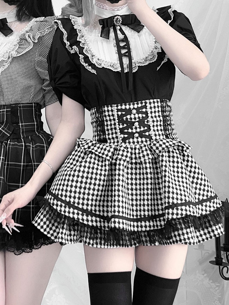 / Spitzenbesatz mit Perlendetails Weiße karierte Bluse Jirai Kei Illusionsausschnitt Schwarz