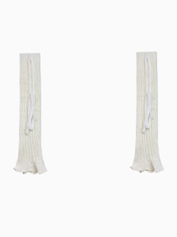 グレーのセルフタイストラップレッグスリーブ