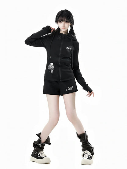 Weiße Shorts mit Knochenstickerei und Streifen in Schwarz/Grau/Schwarz