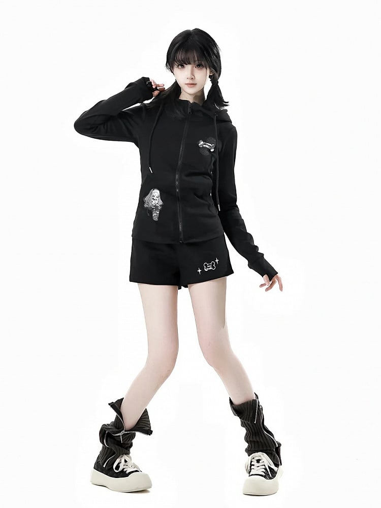 長袖、トップジップ開閉、ブラック/ホワイトのデビルホーンデザインフード