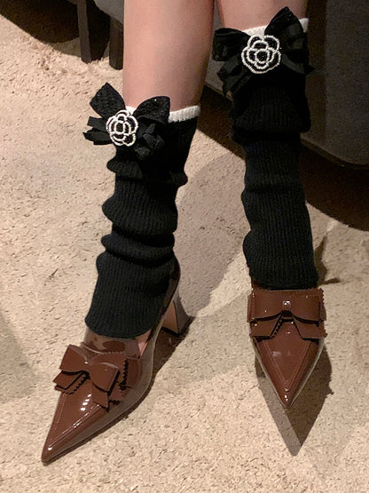 Camellia White/Black with Signature Leg and Bowknot Warmers