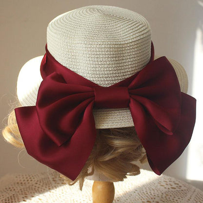 Strohhut mit großer Schleife