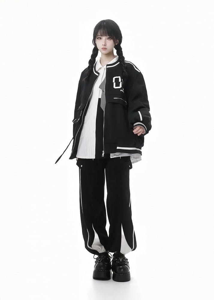 Schwarze, kurze Baseballjacke im Preppy-Stil mit Reißverschluss