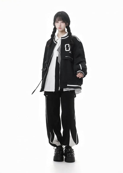 Schwarze, kurze Baseballjacke im Preppy-Stil mit Reißverschluss