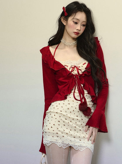 Roter Cardigan mit Glockenärmeln und selbstbindenden Trägern und Rüschenbesatz