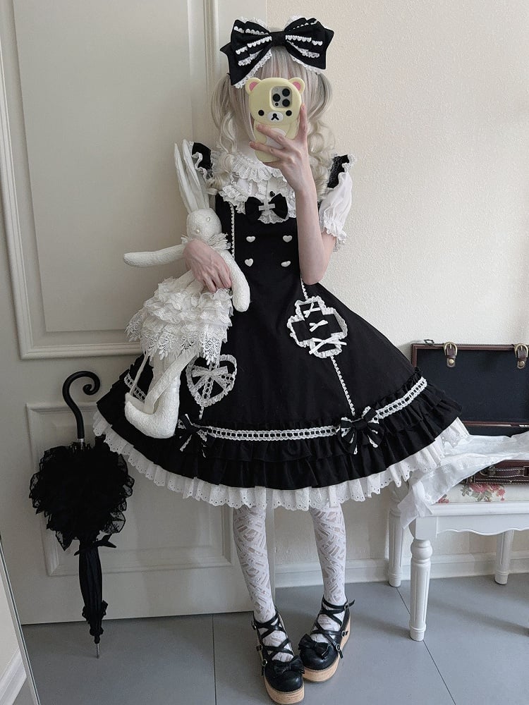 Beschnittenes Kleid mit Ausschnittträgern, schwarz, gewellt, flatternd, Lolita-Krankenschwester, Ösen-Schulter