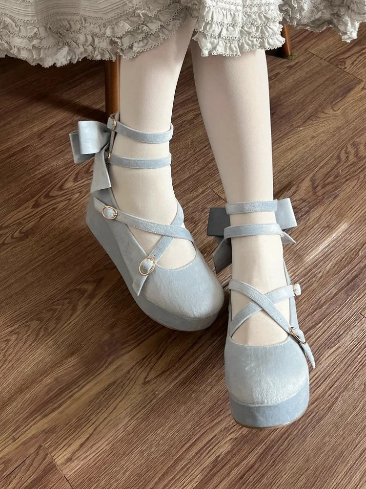 Plateauschuhe im PU-Design mit süßem Akzent – ​​Blauer Keilabsatz, überkreuzte Lolita-Schleife