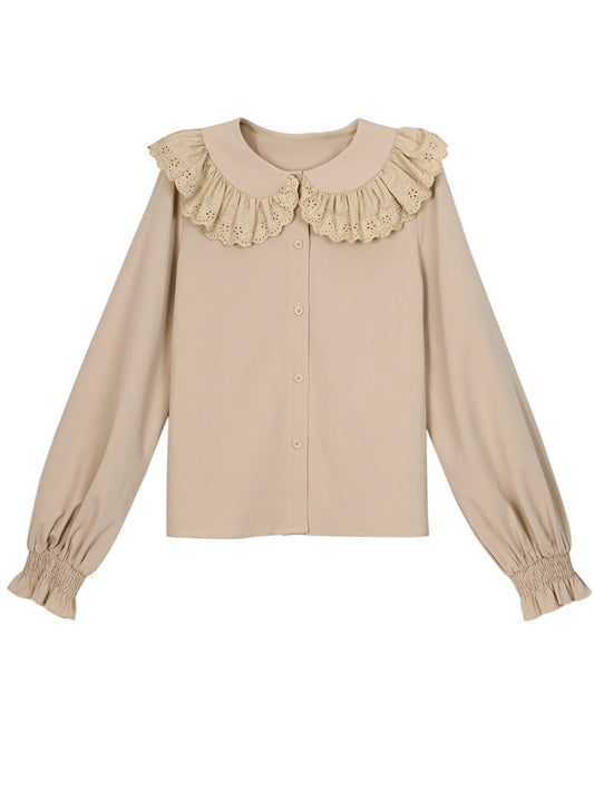 ライトコーヒーのピーターパンカラー、バルーンスリーブ、レーストリムのブラウス