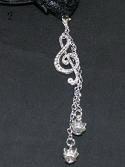 チャームクラウンチェーン付きブラックミニシルバーハットノートとミュージカル