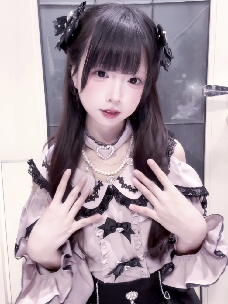 Detachable Design Choker Pink Trim Black Lace Jirai Kei Peter Pan Collar Cutout Shoulder Contrast Blouse with