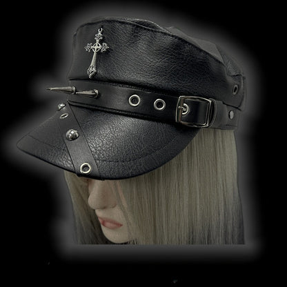 Y2K Schwarzes Kreuz Charm Schnallenriemen Nieten verziert Punk Baskenmütze
