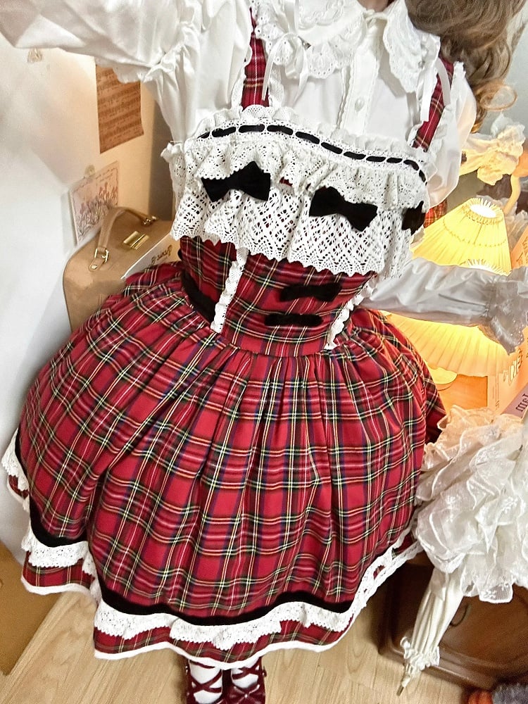 Roter Lolita-Pulloverrock mit weihnachtlichem Karomuster