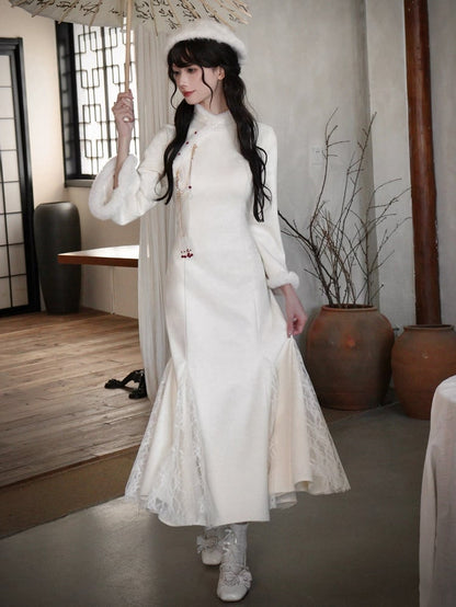 オフホワイトのプラッシュトリムチャイナドレスカラーとカフスマーメイドスカートチーパオ