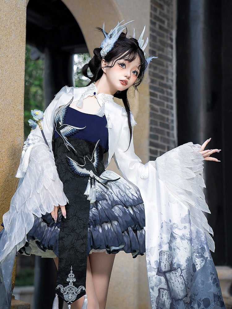 Lolita-Kleid mit Elster-Applikation, gestuftem Rock, Manschetten, weiten Ärmeln, kurzes Oberteil