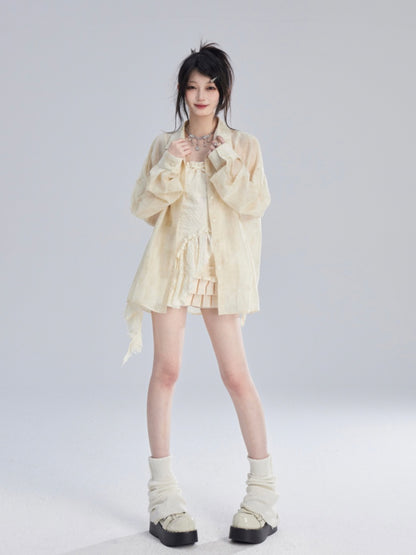 Aprikosenfarbenes, halbtransparentes Sonnenschutz-Shirt/lockere Shorts