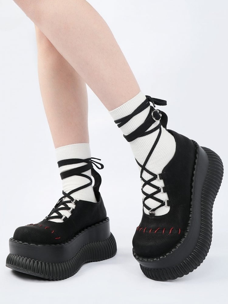 Kontrastverschluss mit Schnürnaht - Crisscross Red Janes Black Platform Mary