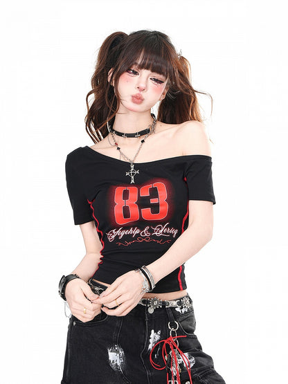 Schwarzes, glamouröses Crop-Top mit asymmetrischem Ausschnitt und Zahlendruck