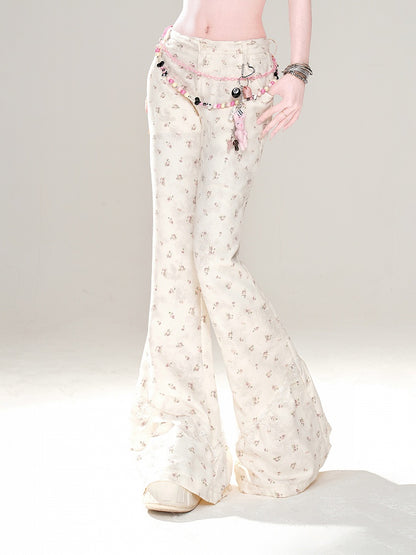 Aprikosenfarbene, schmal geschnittene Schlaghose mit niedriger Taille und Blumenmuster