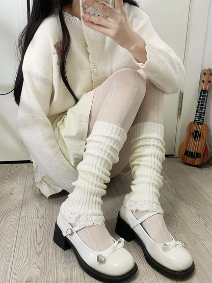 Kaffeesüße, gestrickte Beinwärmer mit Spitzenbesatz