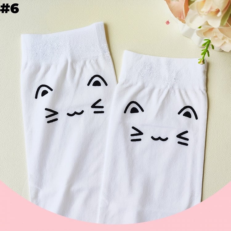 Weiße süße Overknee-Strümpfe