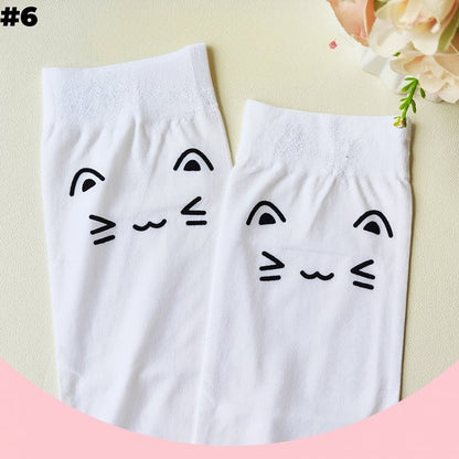 Weiße süße Overknee-Strümpfe