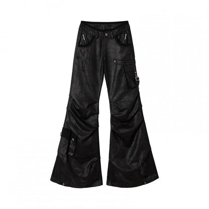 Schwarze Cargohose mit niedriger Taille und schmaler Passform und ausgestelltem Bein