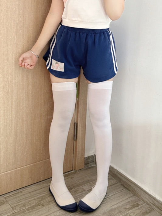 ネイビーブルーのゴムウエスト太もも丈ショートパンツ