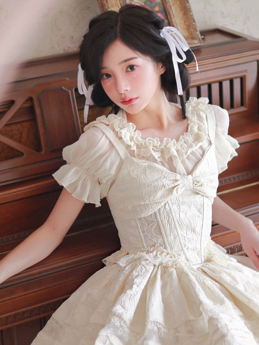 ベージュのフリルトリムブラウストップスセット