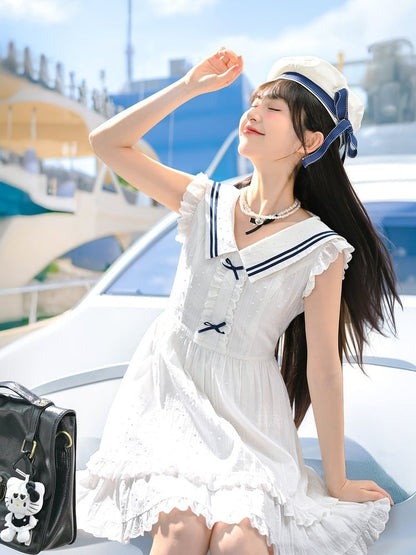 Ärmelloses Kleid mit Stufenrock und Kontrastweiß, Matrosenkragen, Flatterärmel, Blau