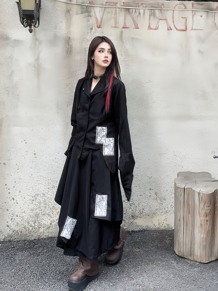 Schwarzes, gekerbtes Kragen-Glockenärmel-Punk-asymmetrisches Hemd mit Applikationen