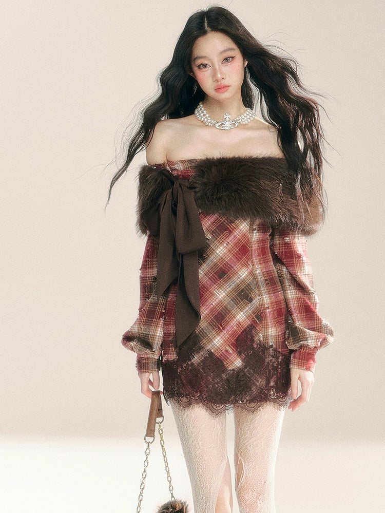 Rot-braunes kariertes Kleid mit Löchern im Used-Look, inklusive Plüschschal