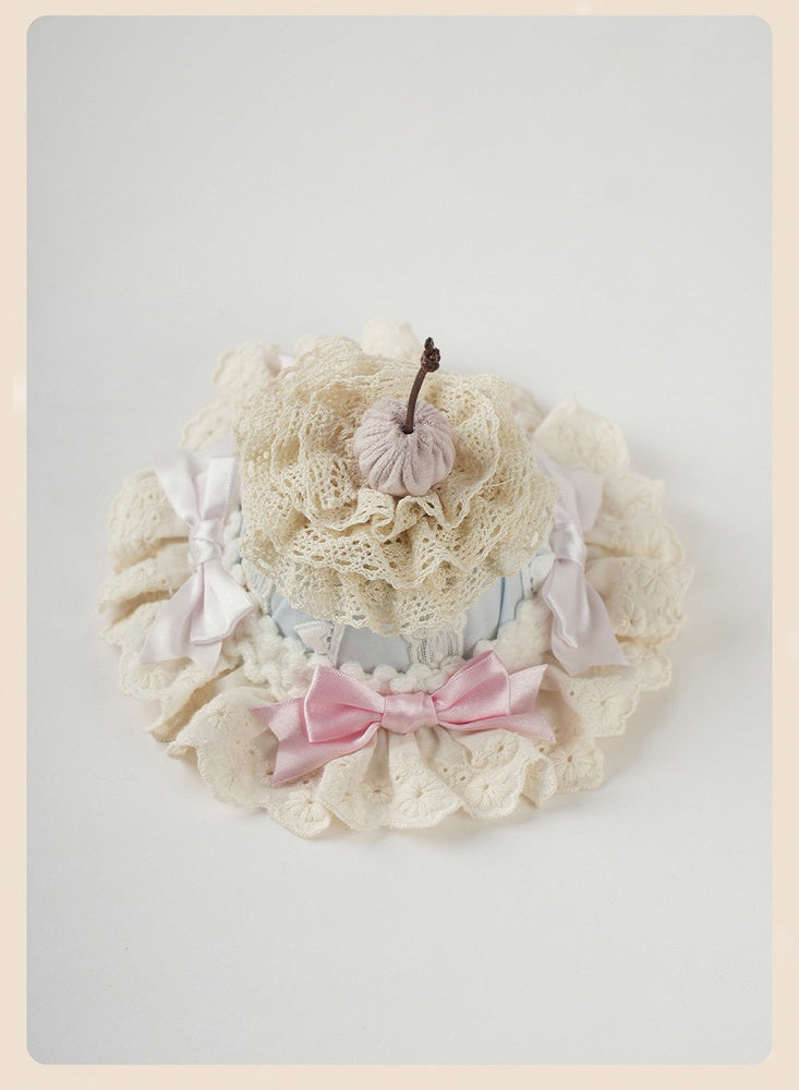 スイートロリータのブルーとピンクのリボン、チェリーケーキのレイヤードレーストリムハット