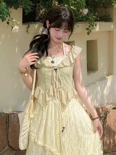 フラッタースリーブ、セルフタイビーズストラップ、ライトヘム、カーブグリーンホルタートップ