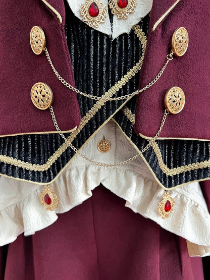 Rotes Ouji Lolita Gryffindor-Outfit, langärmliges Hemd + roter Schwalbenschwanzmantel + Shorts mit geradem Bein
