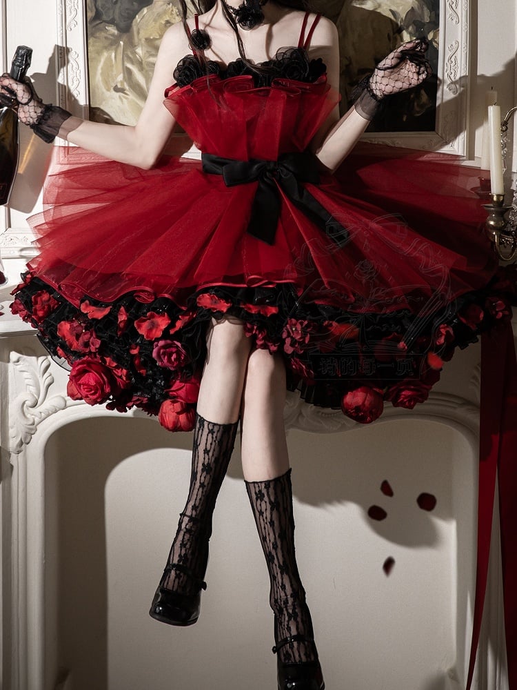 黒のドレス、ネックラインのパーティージャンパー、誕生日ストラップ、花柄の赤とロリータスカート、スパゲッティ