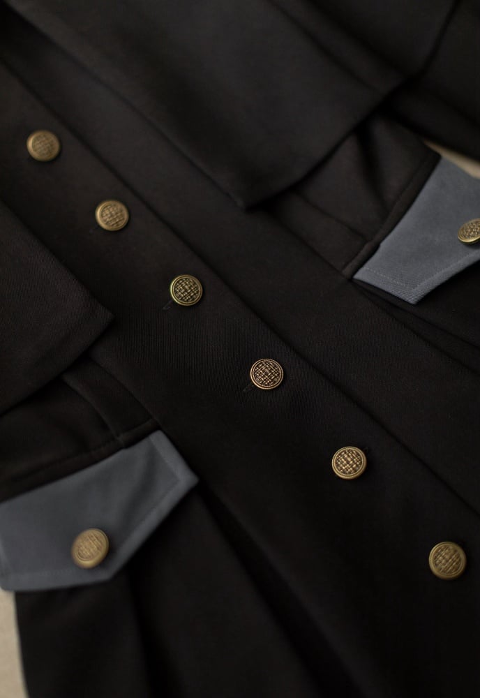 ブラックのレトロエレガントフロントブロンズトーンボタンプラケットクラシックワンピース