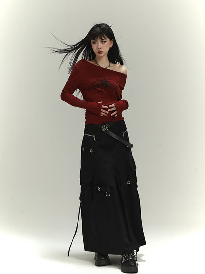 ワインレッドのアシンメトリーネックライン、スパイダープリントのグラマラススリムフィットトップス